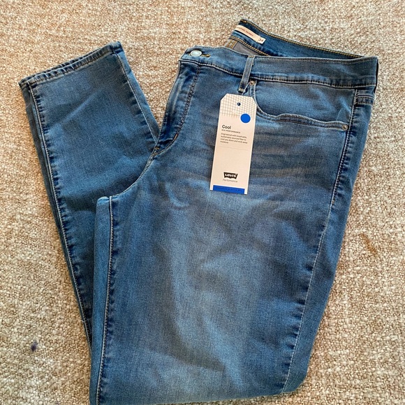 Levi's Denim - NWT Cool Levi's Womens Jeans